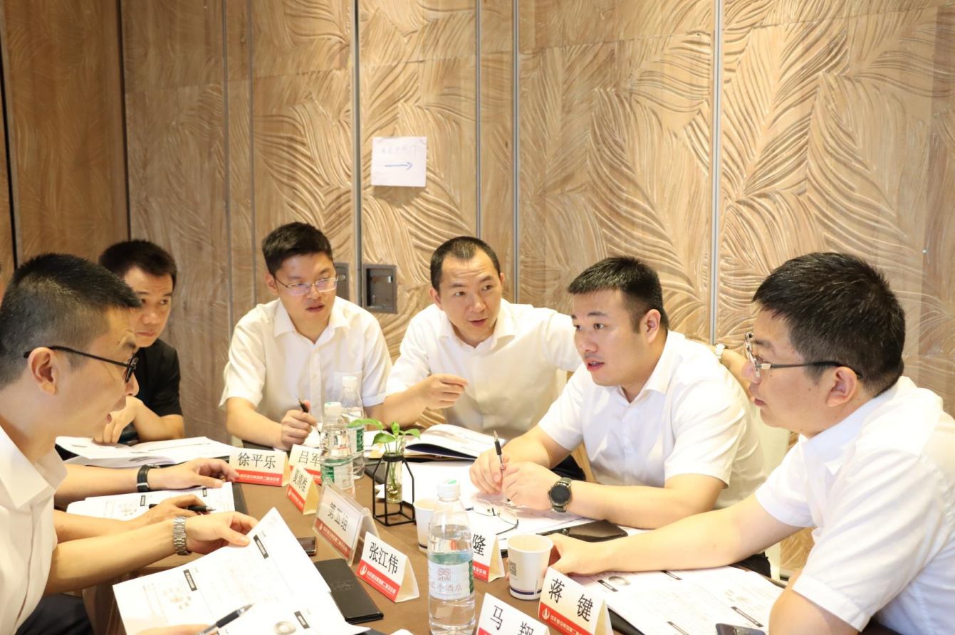 2021年6月25日-26日，必威betway二建组织开展了2021年中高层主管执行力培训。本次培训特邀清华、北大、上海交大总裁班讲师，中国企业家协会特聘高级讲师许晋老师进行授课。