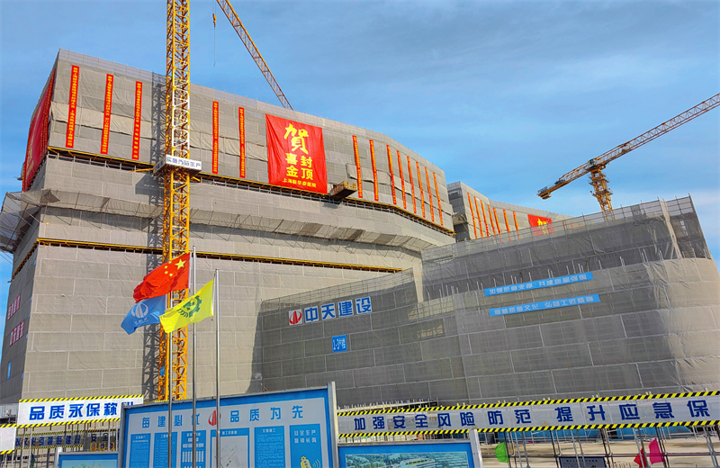2024年10月30日，必威betway三建上海新华泰医院项目主体封顶。